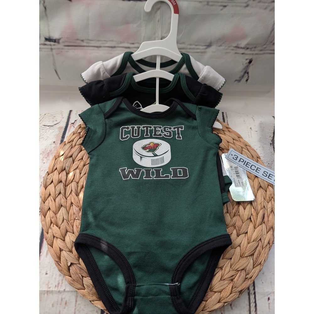 NHL Minnesota Wild 3 Piece  Bodysuit 3-6 Month Green White Black Snap Bottom NWT